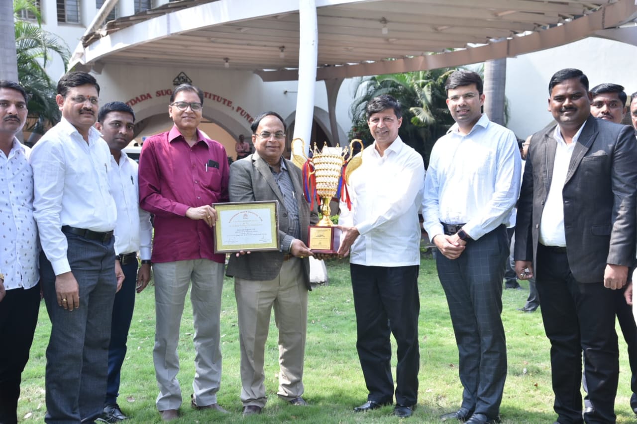 Jaywant Sugars of Dhawarwadi Dr. Suresh Bhosale accepted the award