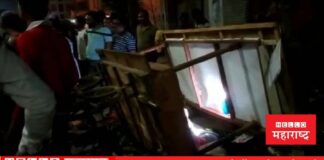 rickshaw hit vadapav stall