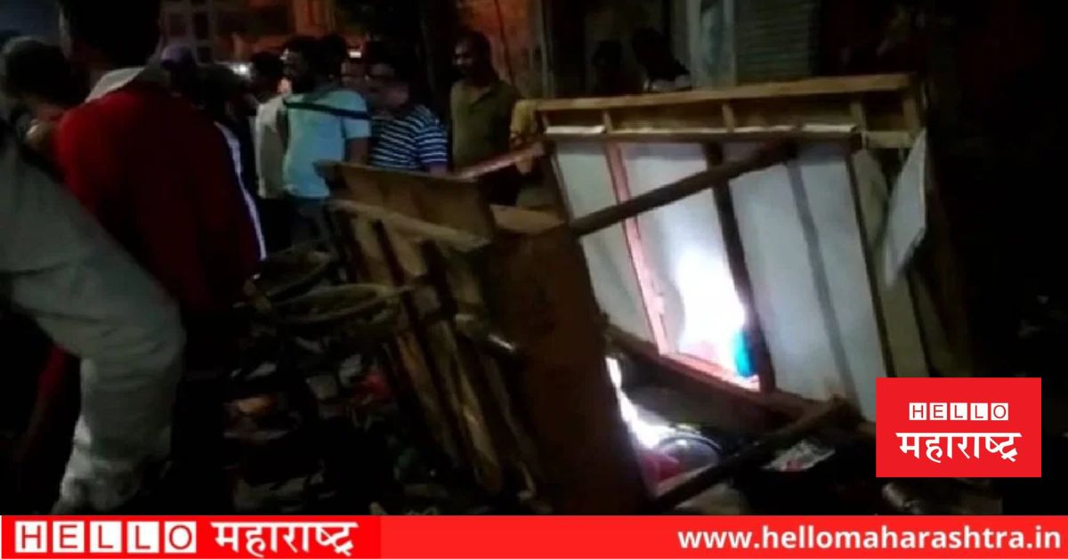 rickshaw hit vadapav stall