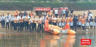 NDRF training students of Karad on flood management