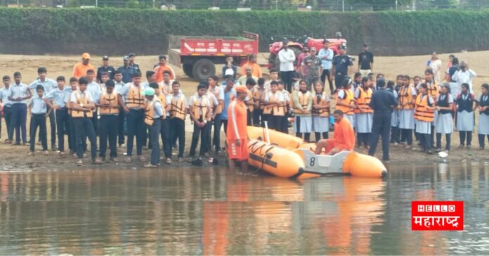 NDRF training students of Karad on flood management