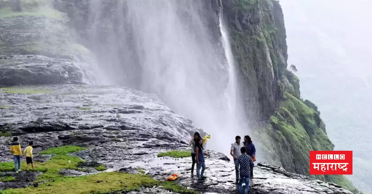 monsoon tourism Naneghat Reverse Waterfall